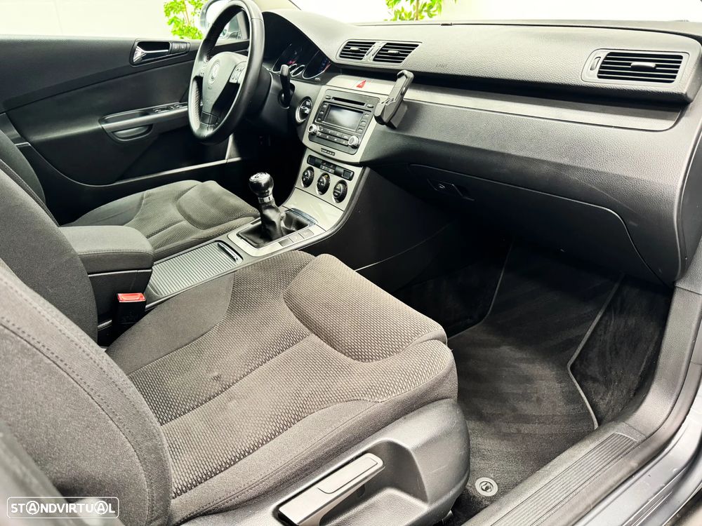 VW Passat 2.0 TDI Confortline - 20