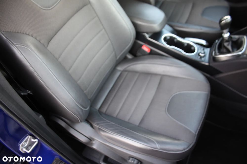 Ford Kuga 1.6 EcoBoost 2x4 Titanium - 11