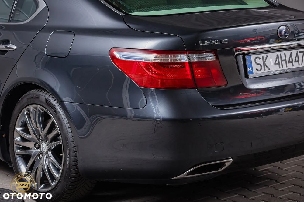 Lexus LS - 9