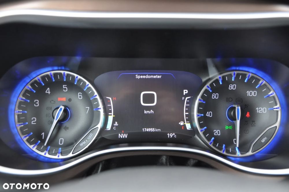 Chrysler Pacifica - 34