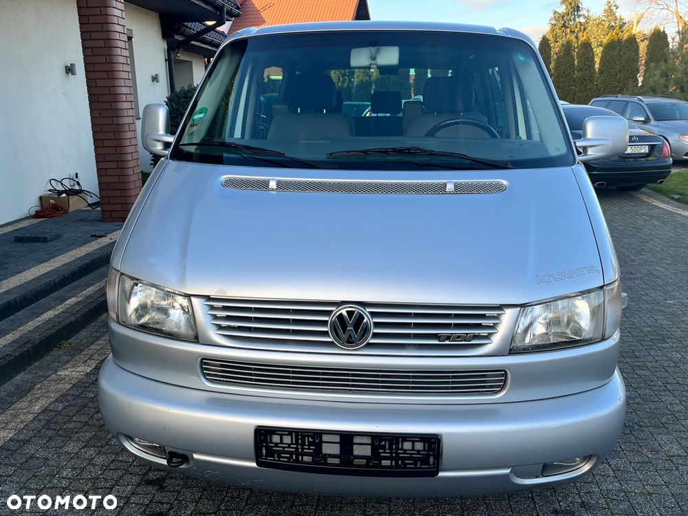 Volkswagen Multivan - 24