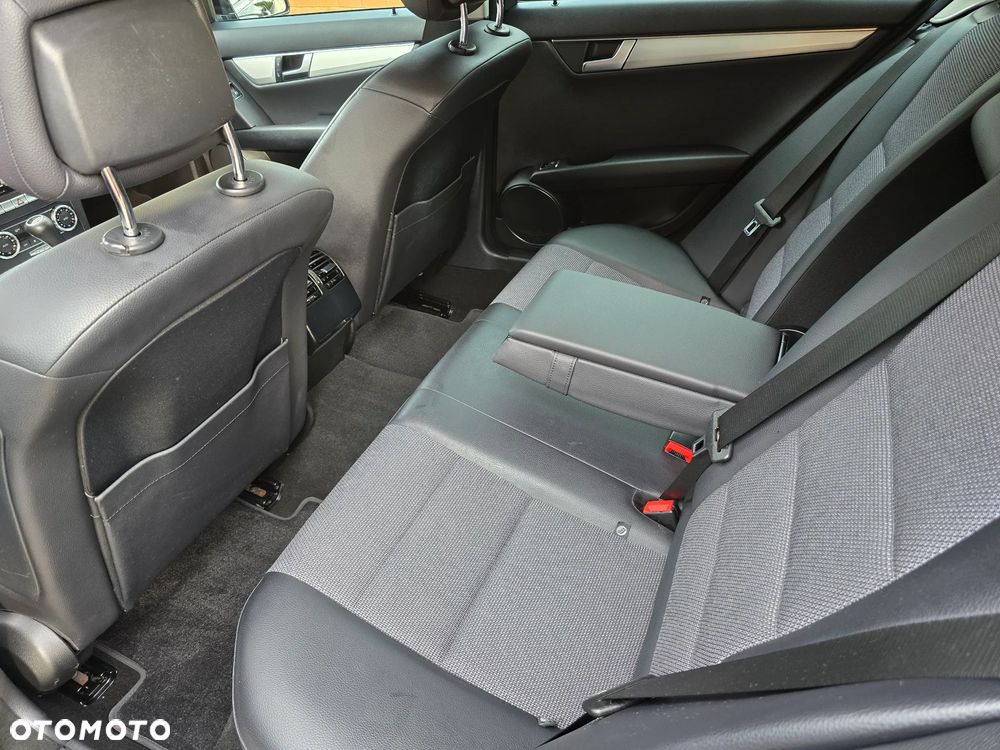 Mercedes-Benz Klasa C 180 BlueEFFICIENCY Avantgarde - 28