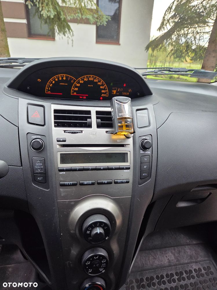 Toyota Yaris - 7