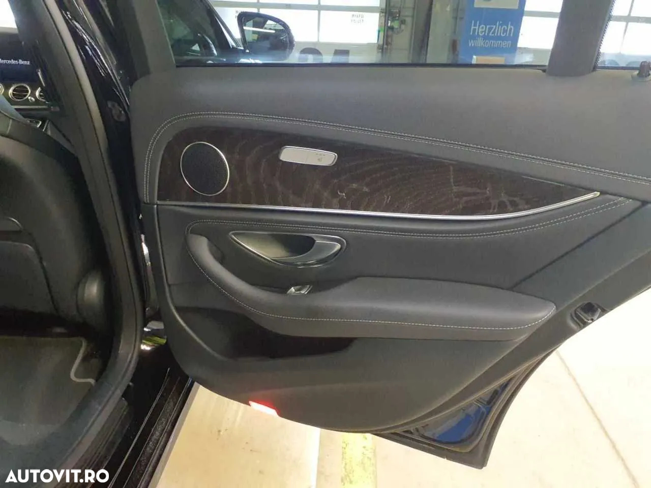 Mercedes-Benz E 300 d 4Matic 9G-TRONIC Exclusive - 12