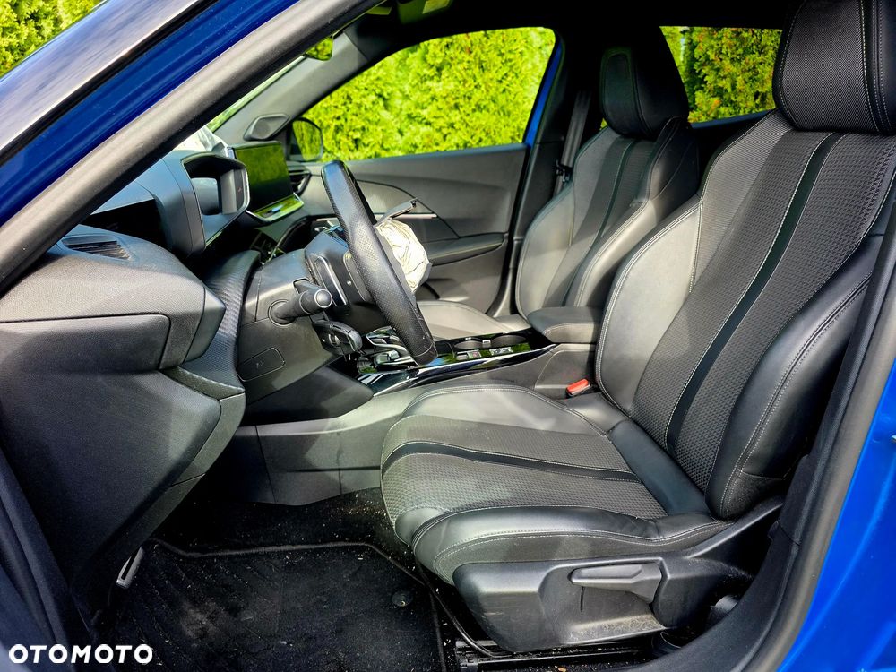 Peugeot 2008 PureTech 130 EAT8 GT - 17