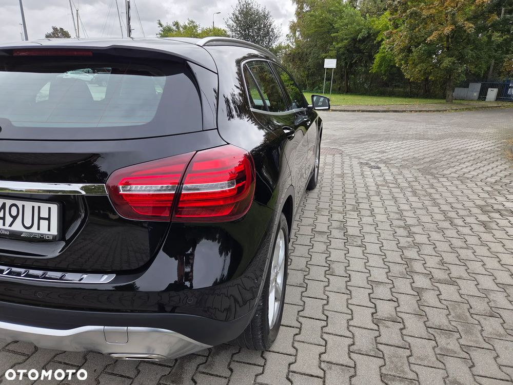 Mercedes-Benz GLA 200 7G-DCT Urban - 9