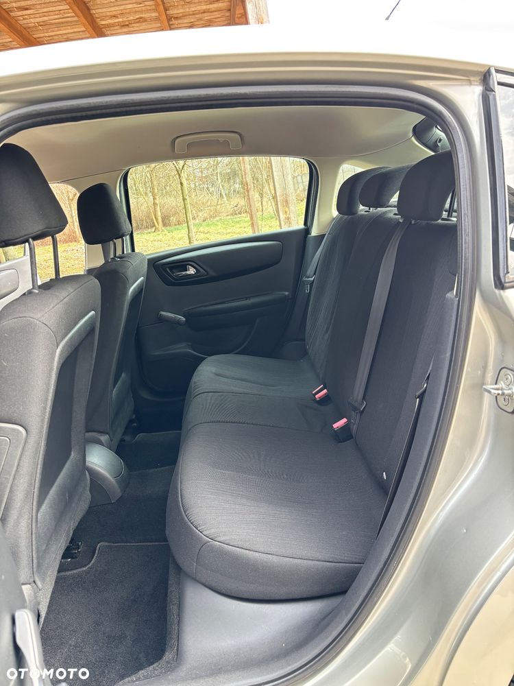 Citroën C4 1.4 16V Style - 16