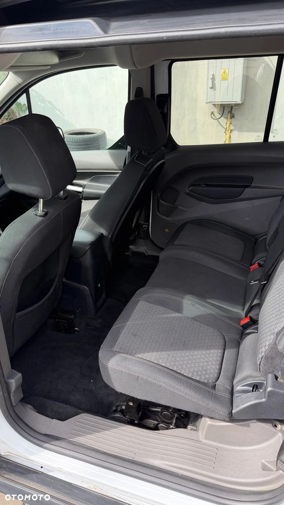 Ford Transit Connect - 13