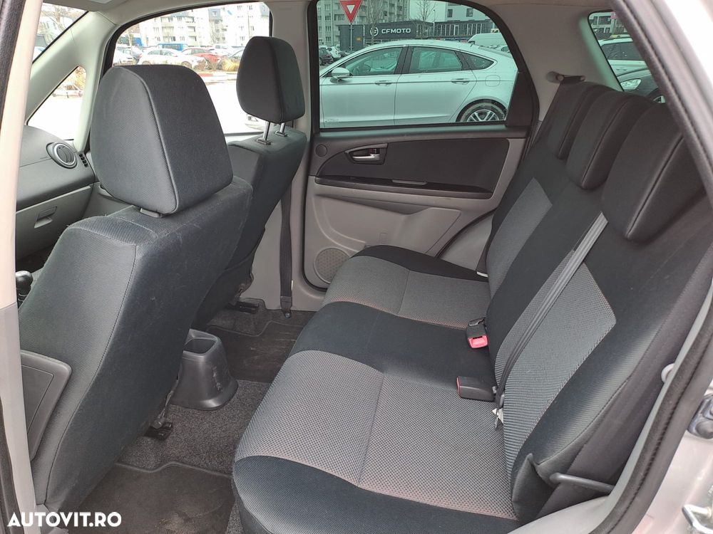 Suzuki SX4 1.6L 2WD GS - 10