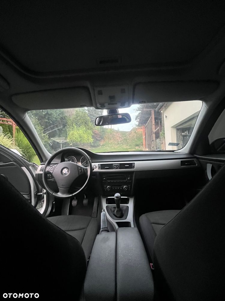 BMW Seria 3 318d - 12