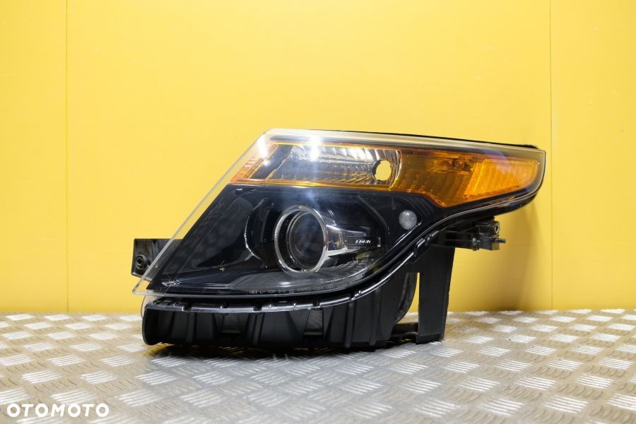 FORD EXPLORER POLICE INTERCEPTOR 10- REFLEKTOR LAMPA ZWYKŁA SOCZEWKOWA USA - 1