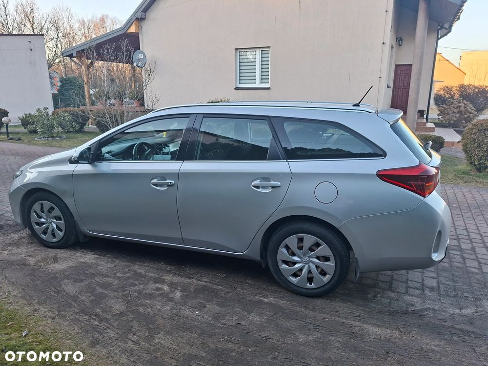 Toyota Auris 1.4 D-4D Premium - 2