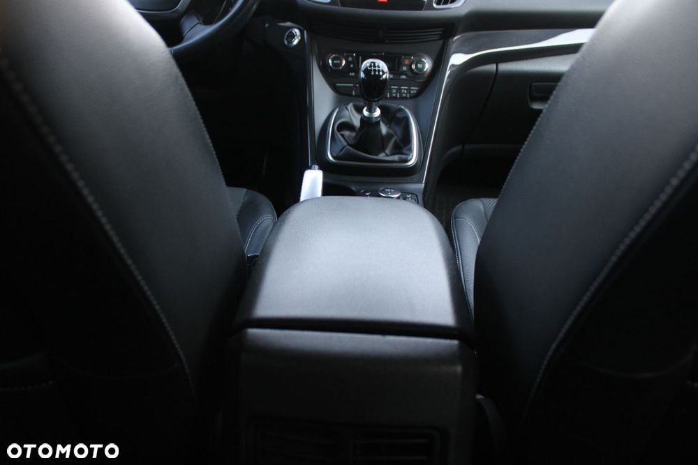 Ford Kuga - 33