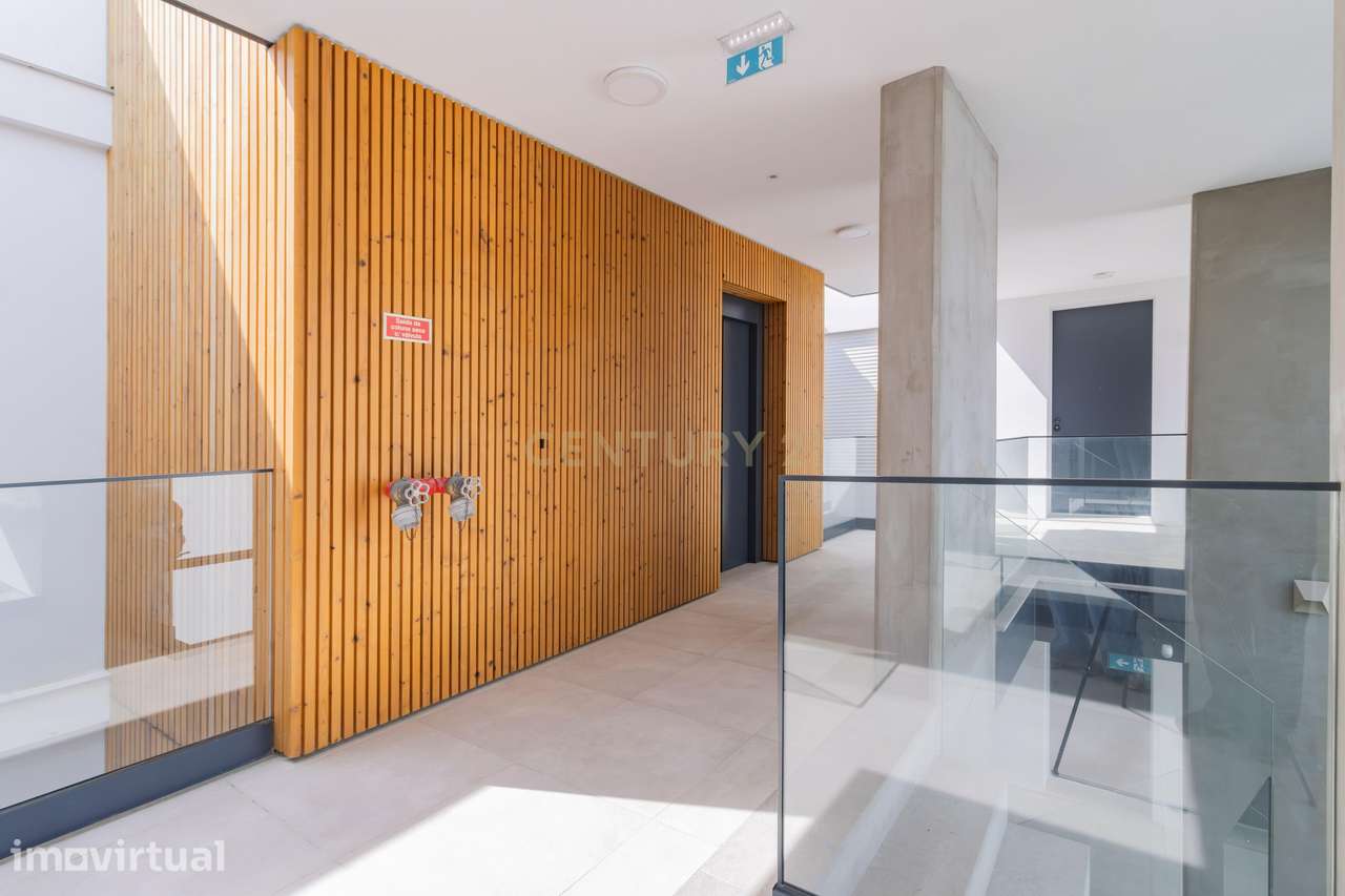 Excelente Penthouse T2 NOVA a 300 metros da praia - Grande imagem: 3/40