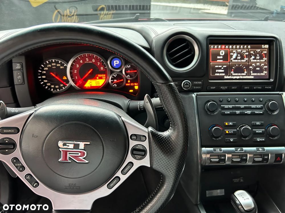 Nissan GT-R - 15
