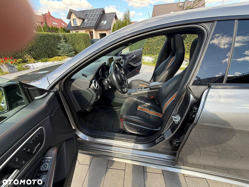 Mercedes-Benz CLA 200 7G-DCT - 9