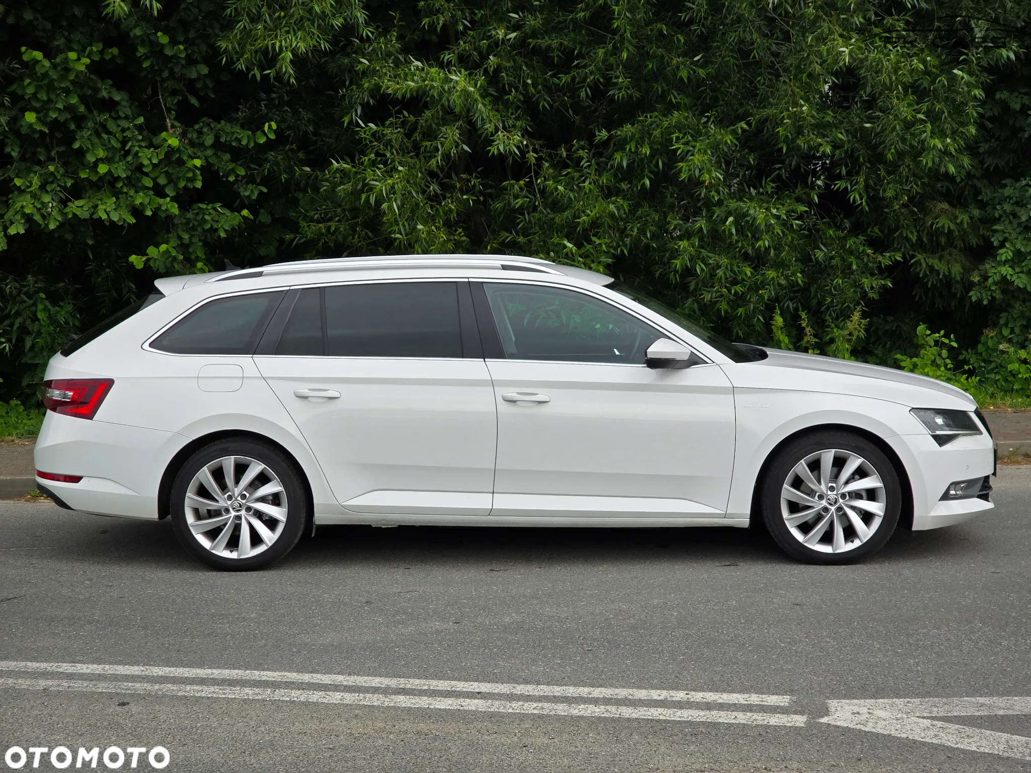 Skoda Superb Combi 2.0 TDI 4x4 DSG L&K - 17