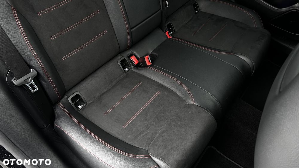 Mercedes-Benz CLA 200 7G-DCT - 28