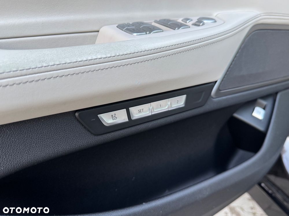BMW Seria 7 740Li xDrive - 26