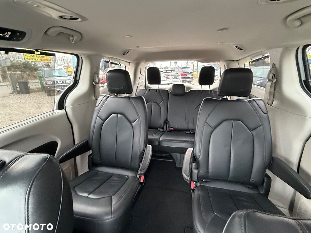 Chrysler Pacifica - 7