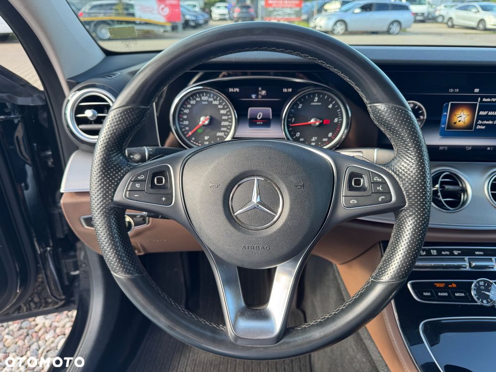 Mercedes-Benz Klasa E 220 d T 9G-TRONIC Avantgarde - 30