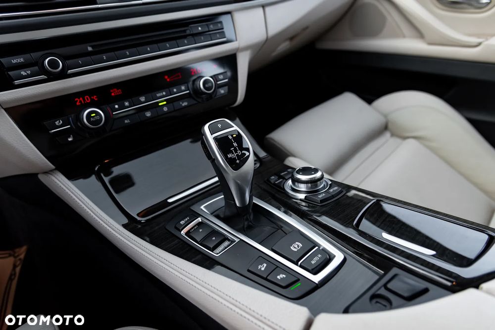 BMW Seria 5 530d xDrive Sport-Aut - 40