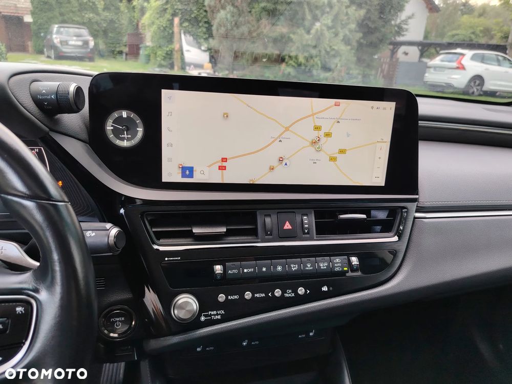 Lexus ES 300h Business Edition - 23