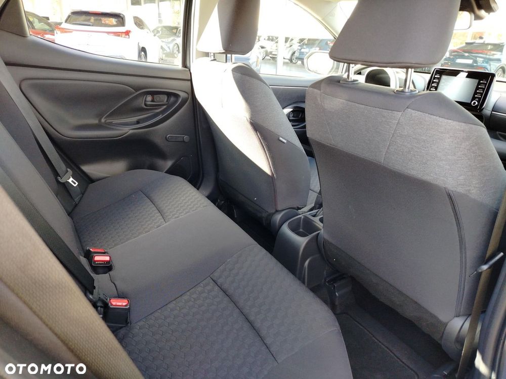 Toyota Yaris - 10