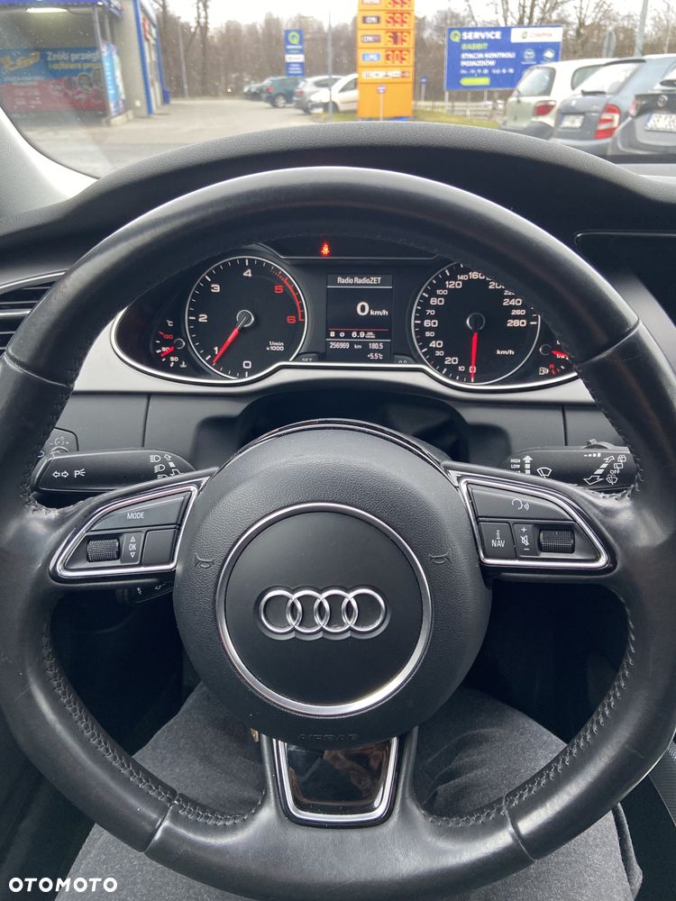 Audi A4 Avant 2.0 TDI DPF quattro S line Sportpaket - 4
