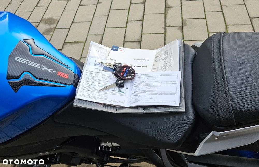 Suzuki GSX - 23