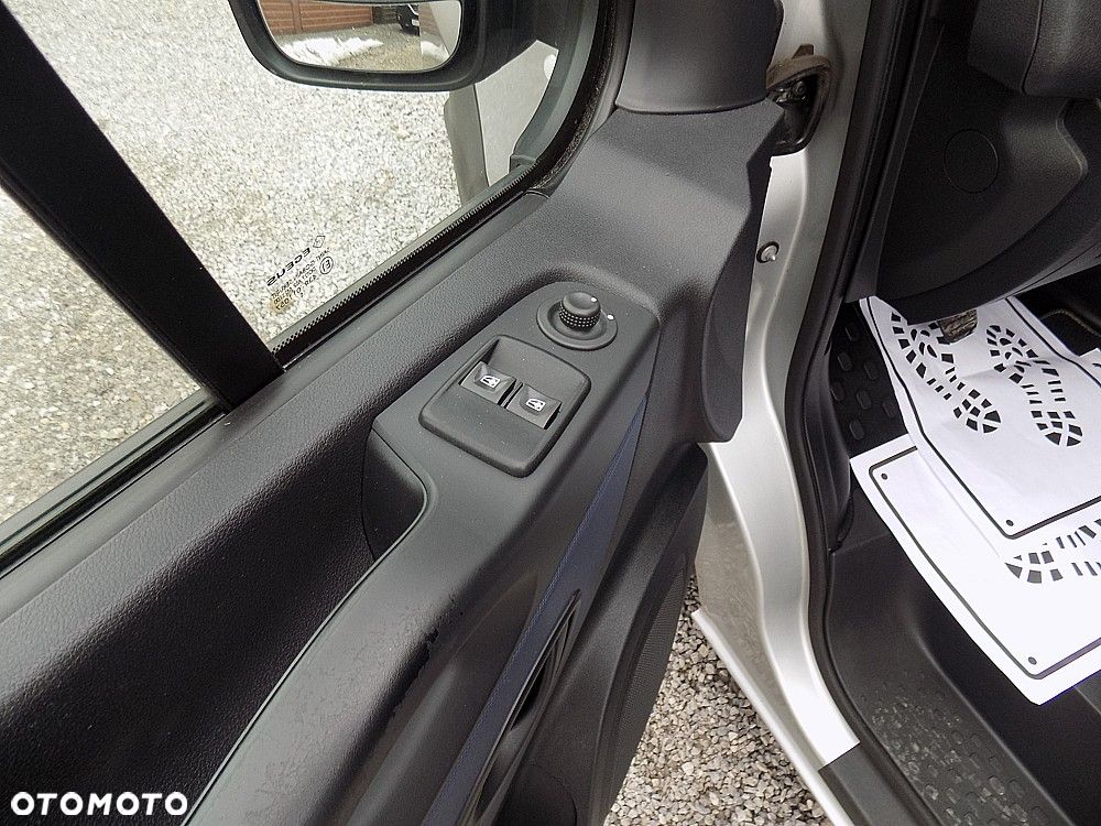 Opel Vivaro L2H1 2,9t Elegance Business - 9