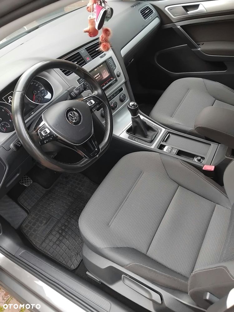 Volkswagen Golf - 6