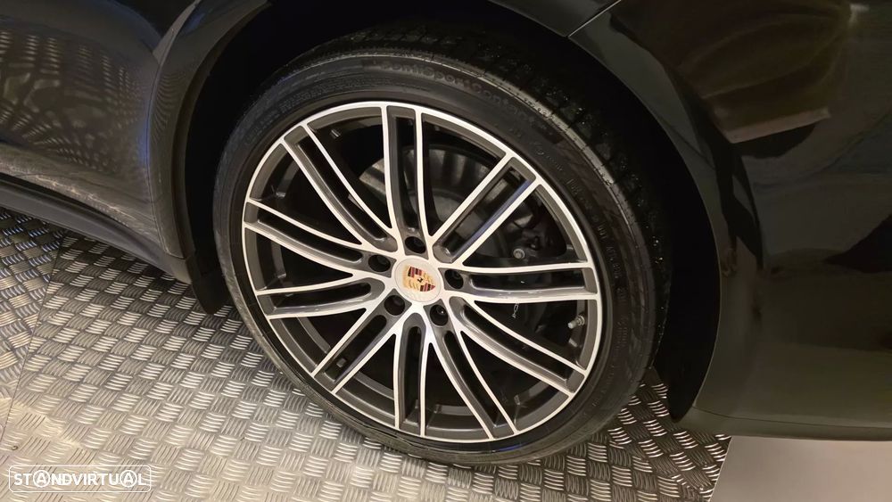 Porsche Panamera 4 E-Hybrid - 28