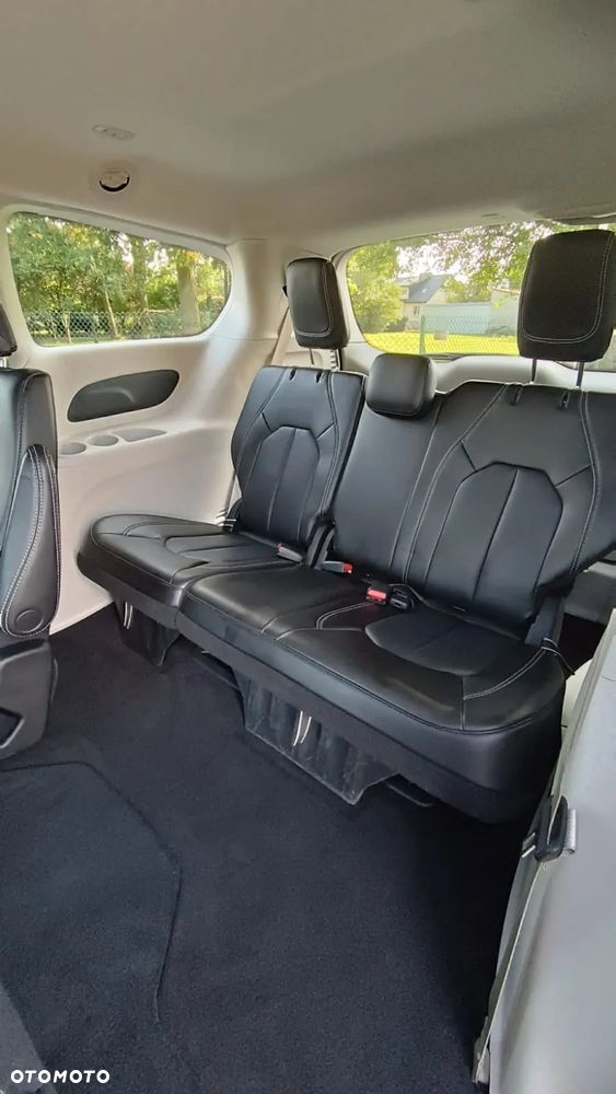 Chrysler Pacifica - 26