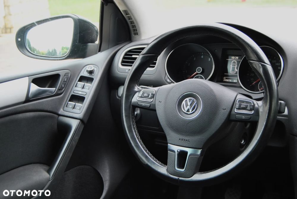 Volkswagen Golf - 10