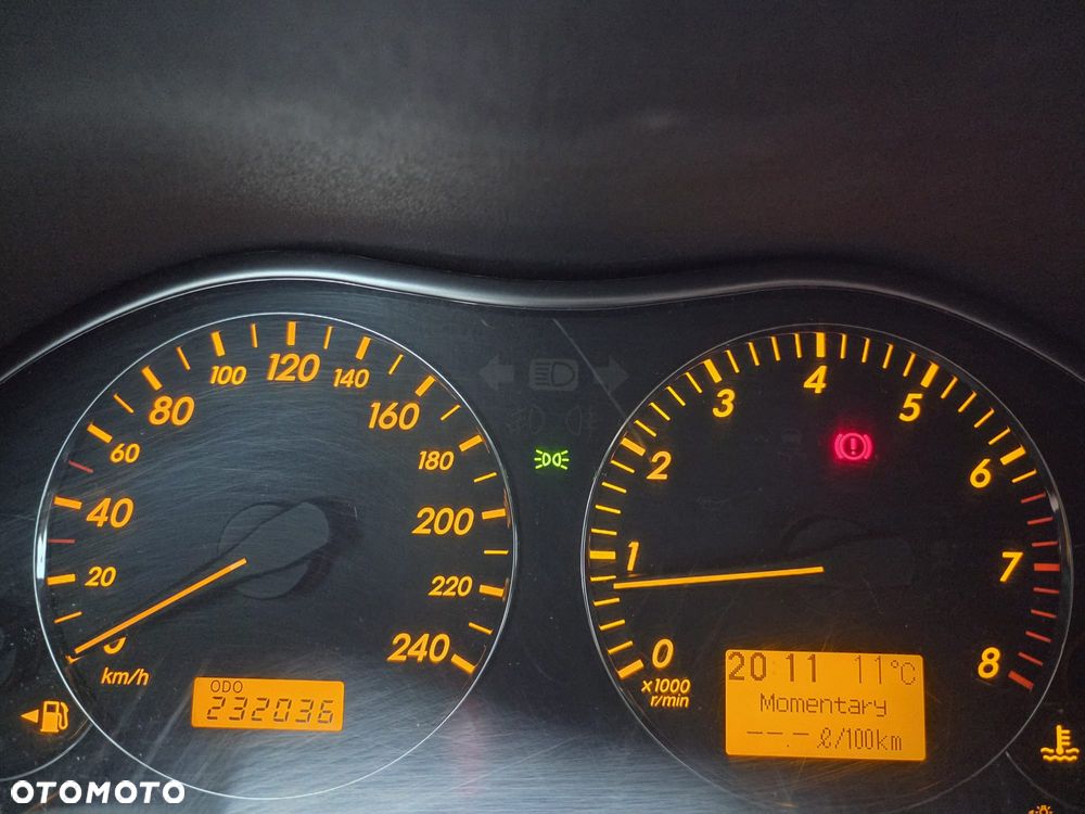 Toyota Avensis 1.8 VVT-i Luna - 11