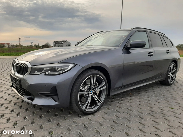BMW Seria 3 330d Touring xDrive