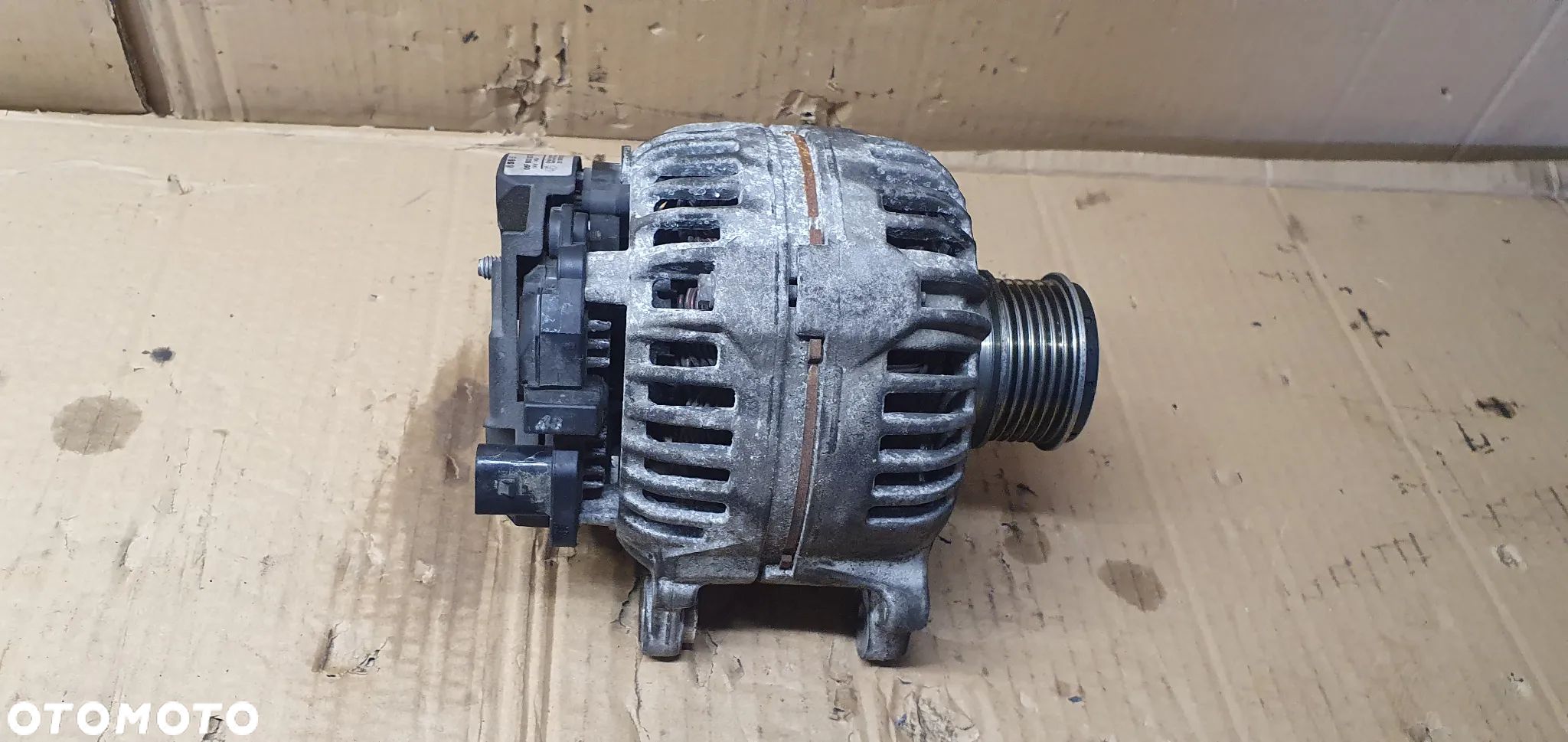 Alternator prądnica VW Touran 1.9 TDI 06F903023FX - 1