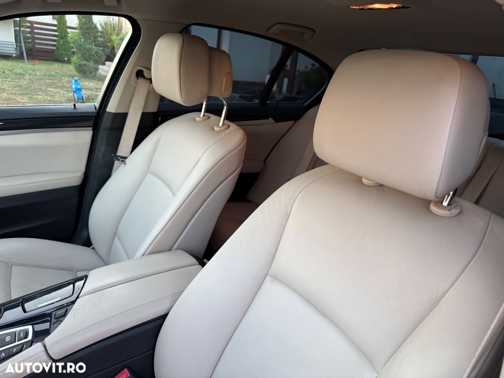 BMW Seria 5 525d xDrive Touring Aut. Luxury Line - 11