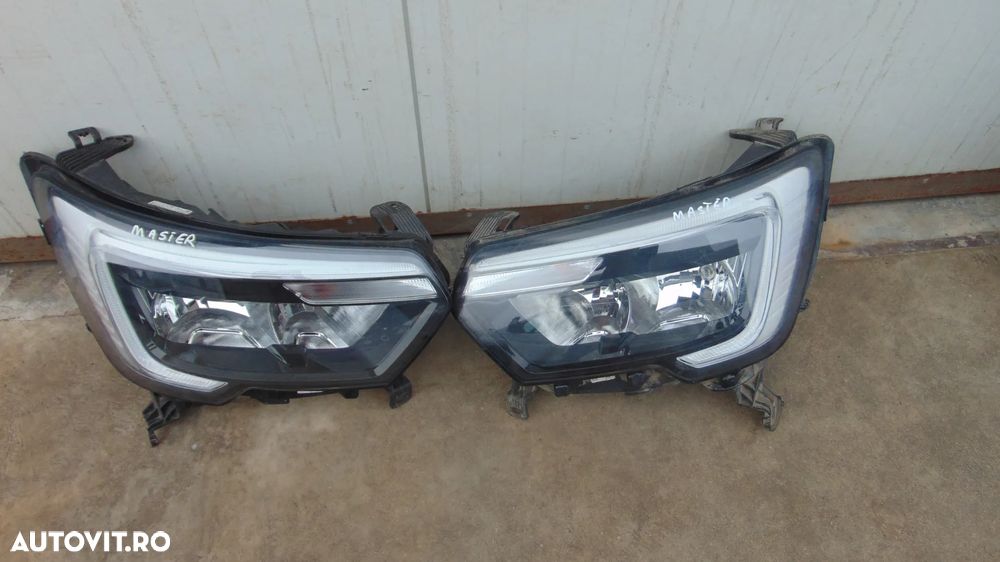 Faruri stanga/dreapta Renault Master 4 an 2022 cod 260607867R - 1