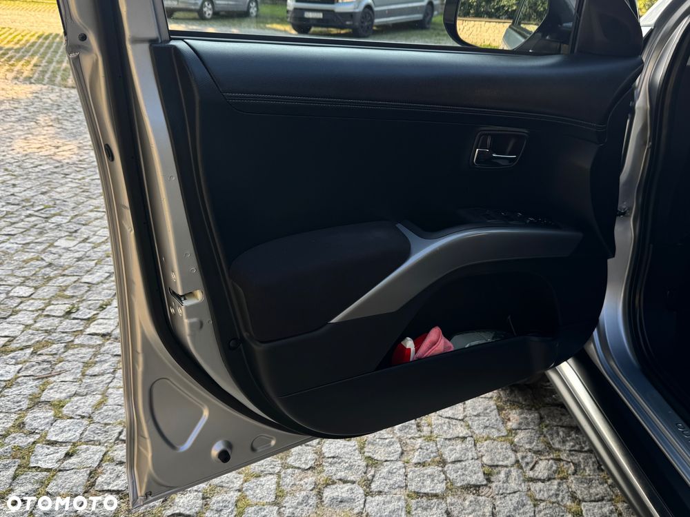 Mitsubishi Outlander 2.0 2WD Invite - 35