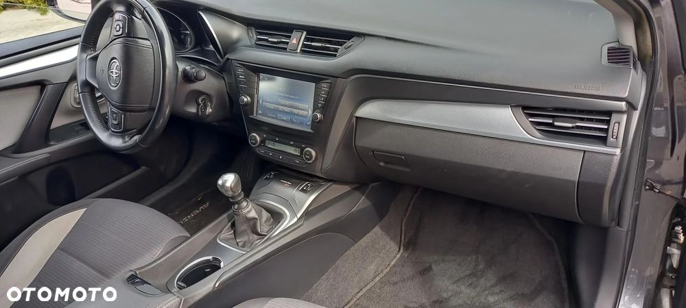 Toyota Avensis 1.8 Executive - 19