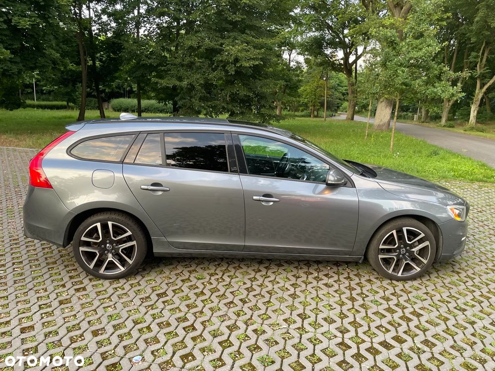 Volvo V60 T5 Geartronic R-Design - 8