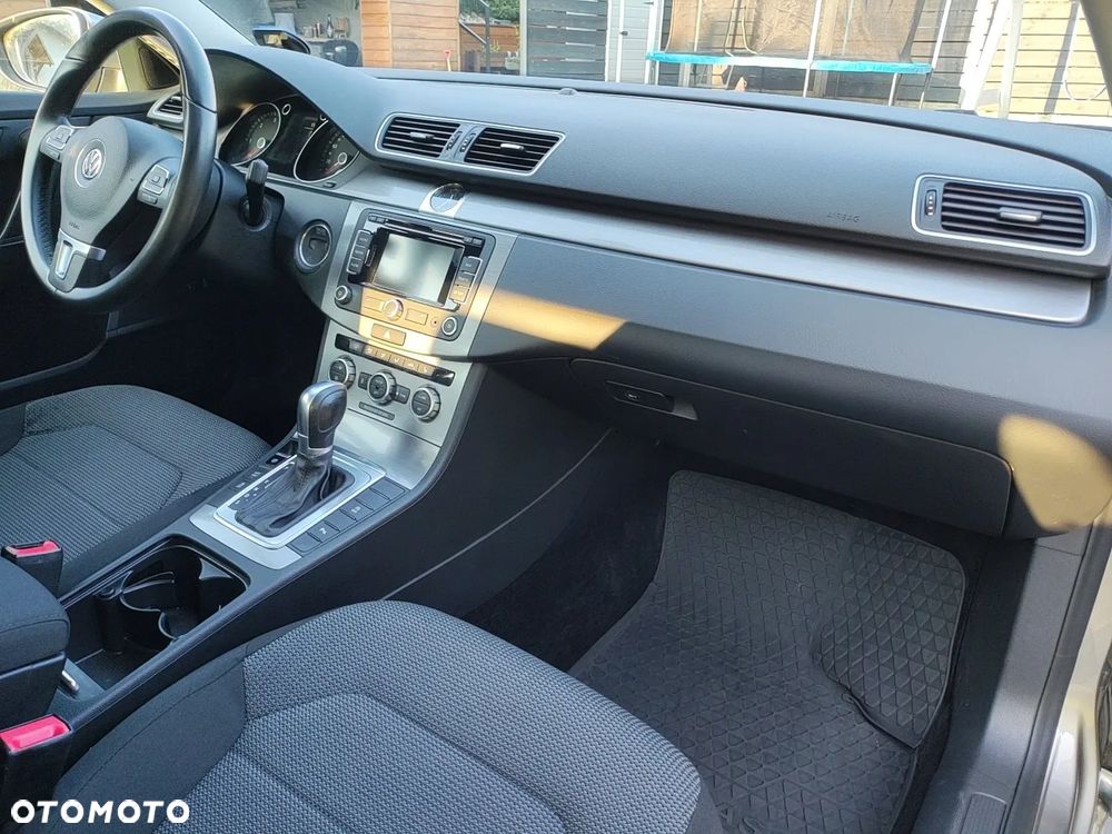 Volkswagen Passat 2.0 Blue TDI DSG SCR Comfortline - 24