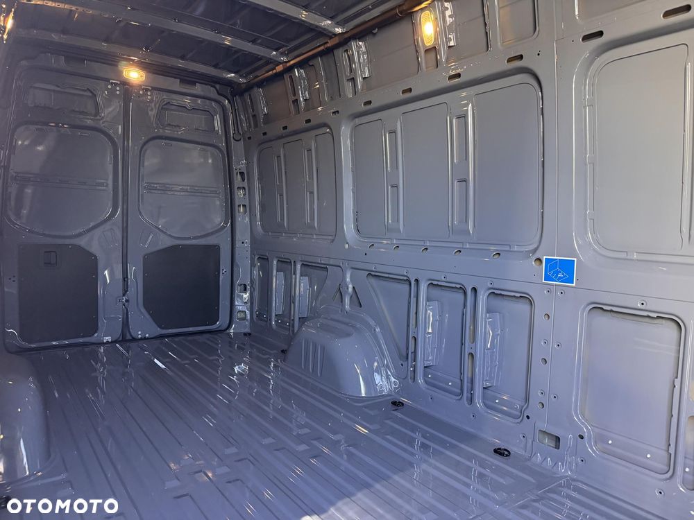 Mercedes-Benz Sprinter - 9