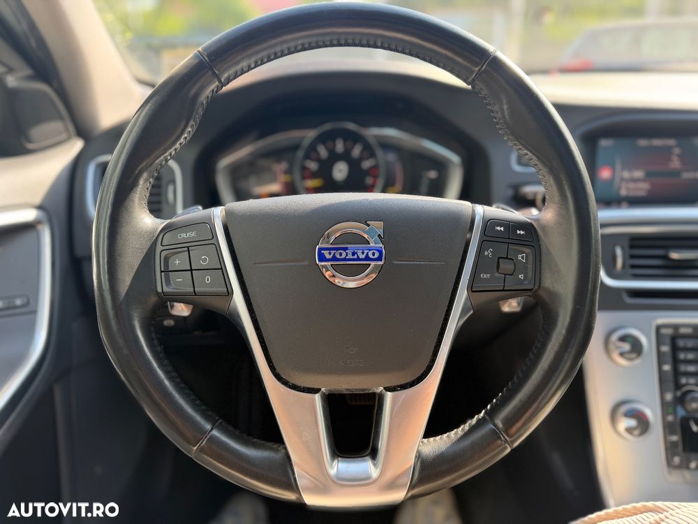 Volvo S60 T5 AWD Momentum - 12