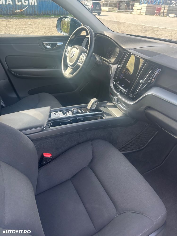 Volvo XC 60 B4 MHEV AWD Momentum - 8