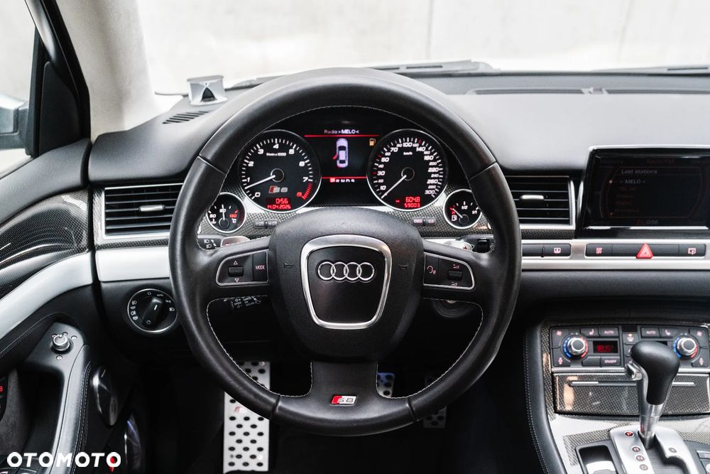 Audi S8 - 25