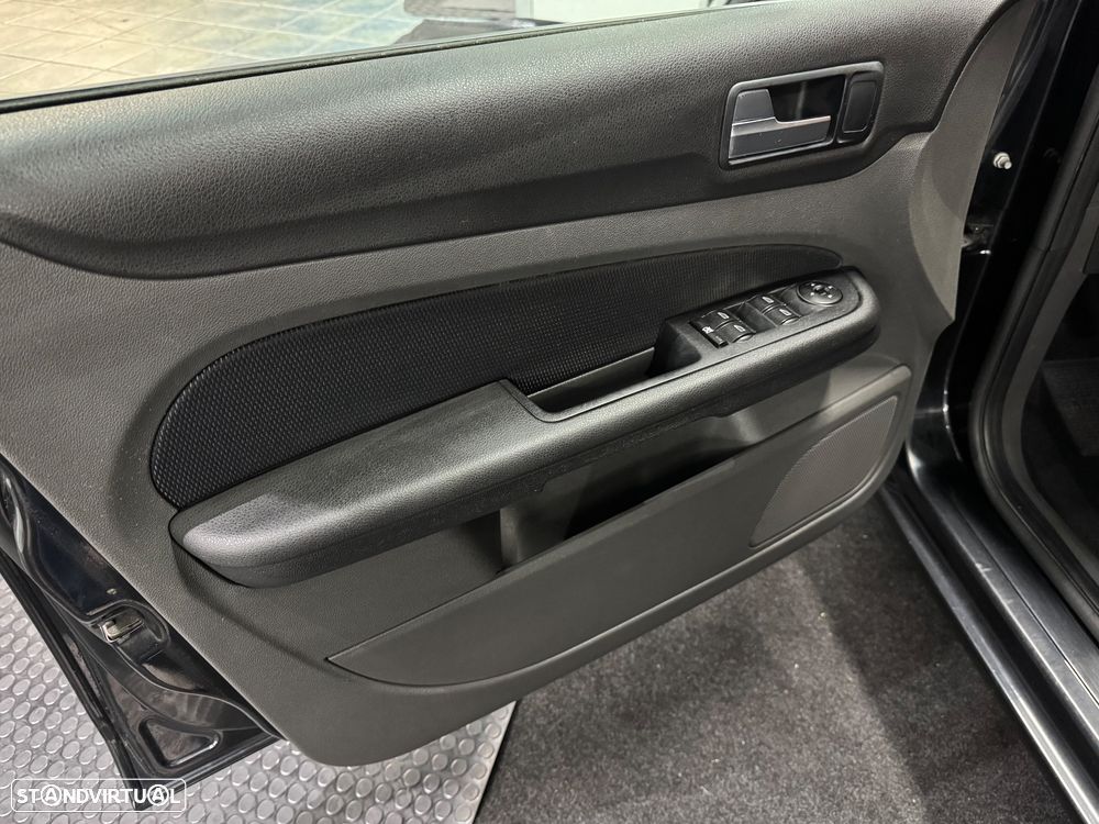 Ford Focus SW 1.6 TDCi Ambiente - 12