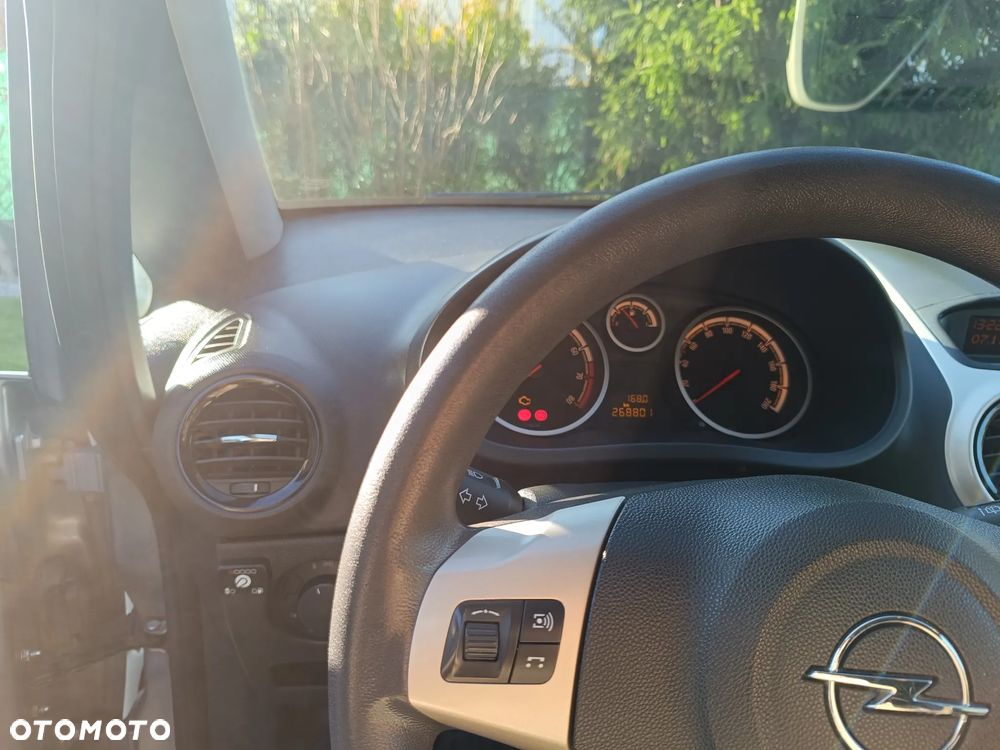 Opel Corsa 1.2 16V Cosmo - 11